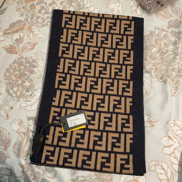 NWT Fendi Sciarpa FF logo reversible scarf